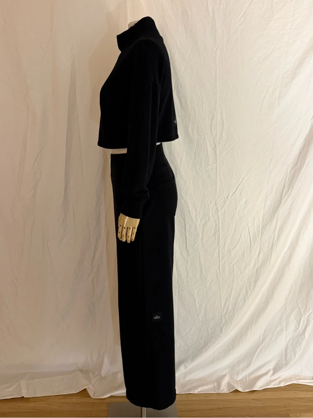 Alo Yoga- Serenity Set (Black size Small top with black XS bottom)